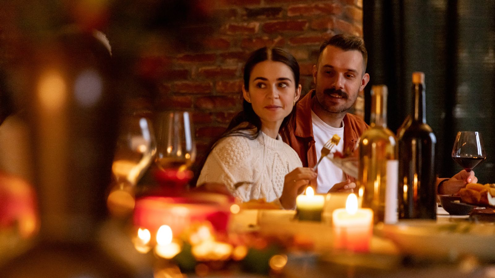 A picture of a relaxed dinner candid moment.