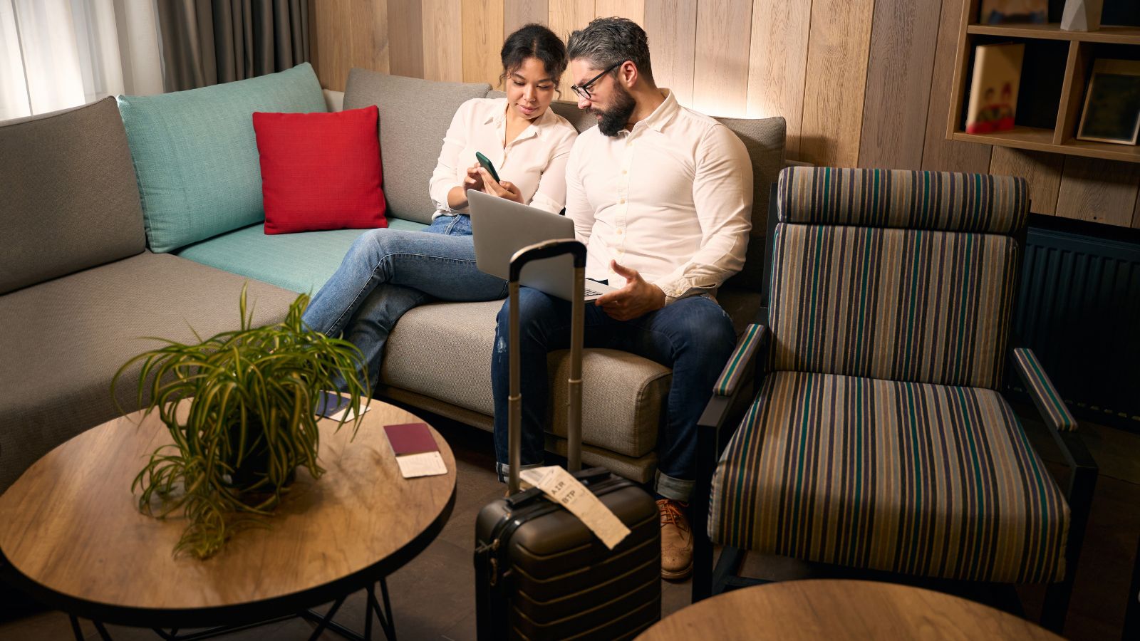 A photo of a relaxed hotel evening arrival.