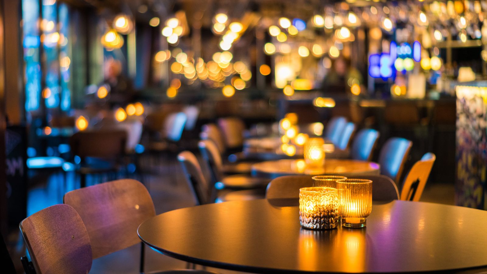 A photo of a beautiful set dinning restaurant.