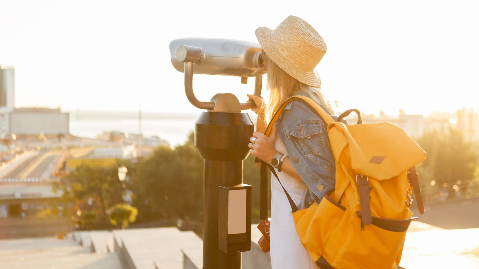 A photo of a sunset traveler city overlook.