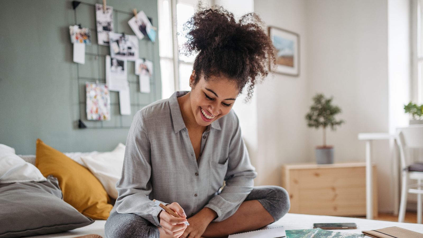 A photo of a Traveler reading reviews and planning lightly, flexible schedule, peaceful and stress-free mood, cozy travel setting.